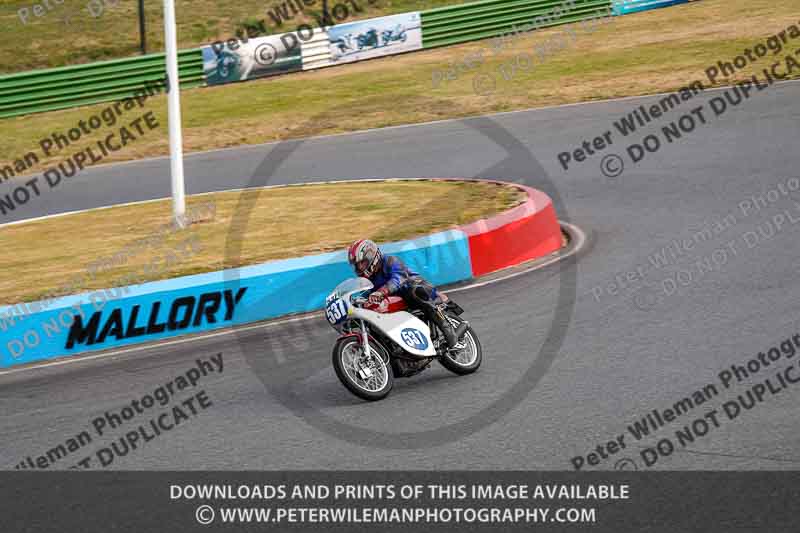 Vintage motorcycle club;eventdigitalimages;mallory park;mallory park trackday photographs;no limits trackdays;peter wileman photography;trackday digital images;trackday photos;vmcc festival 1000 bikes photographs